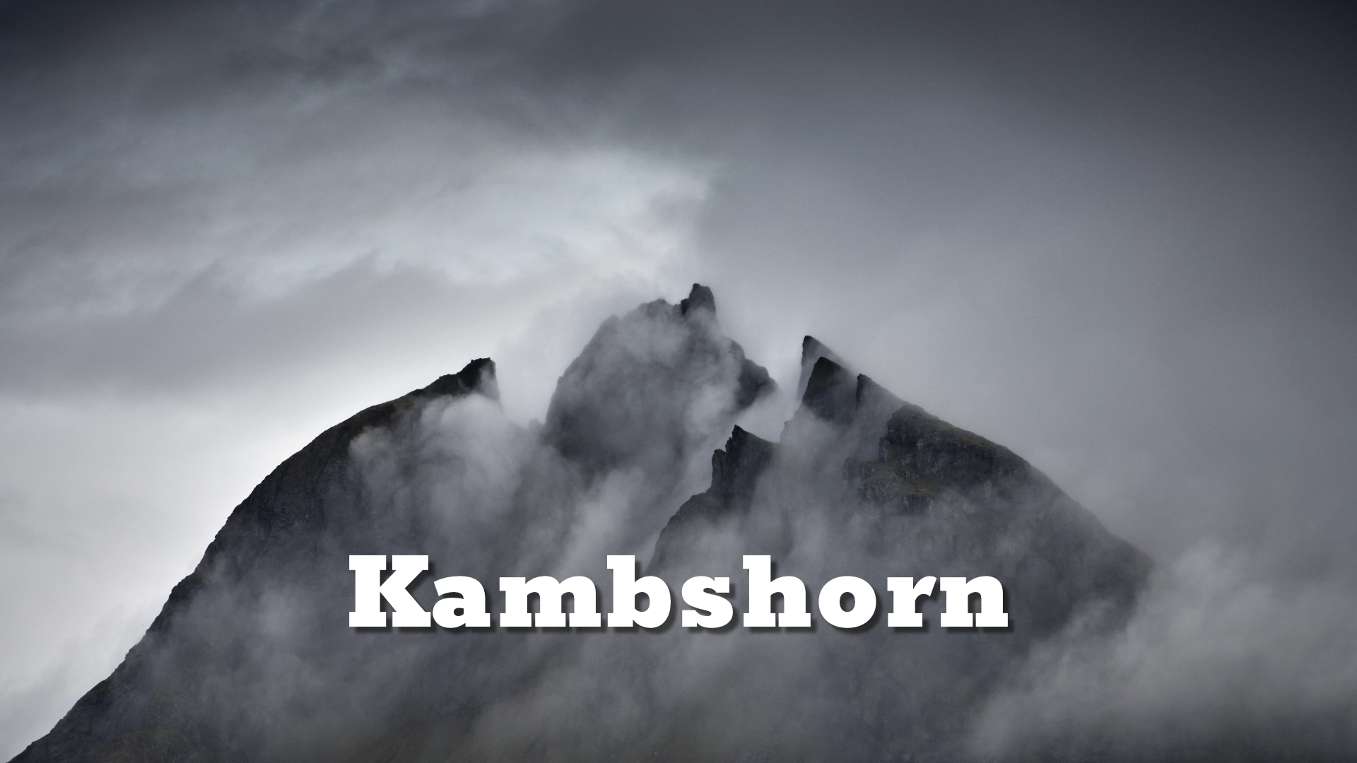 Together with Vestrahorn and Eystrahorn, Brunnhorn forms part of the "Horny Mountains” trio—three uniquely shaped peaks lining Iceland’s southeastern coast and reflecting beautifully in the surrounding waters on calm days.