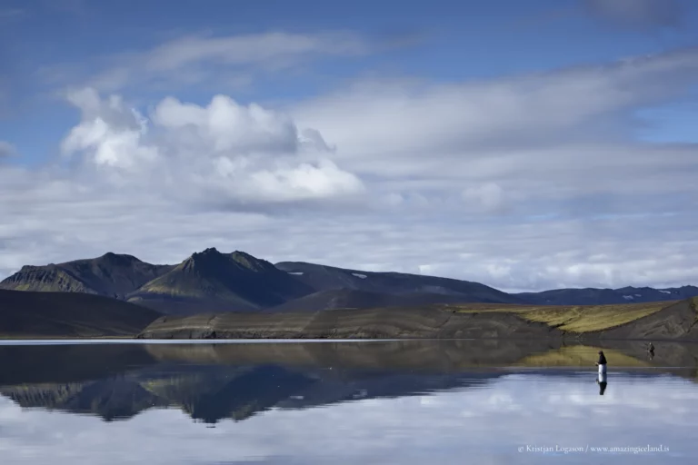 Veiðivötn (“the Fishing Lakes”) is a compact wilderness of roughly fifty crater lakes in Iceland’s central highlands—born from fire in 1477