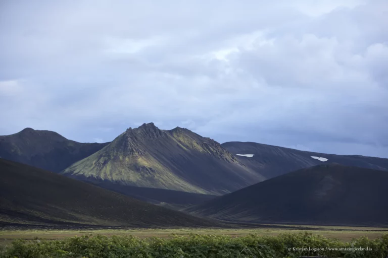 Veiðivötn (“the Fishing Lakes”) is a compact wilderness of roughly fifty crater lakes in Iceland’s central highlands—born from fire in 1477