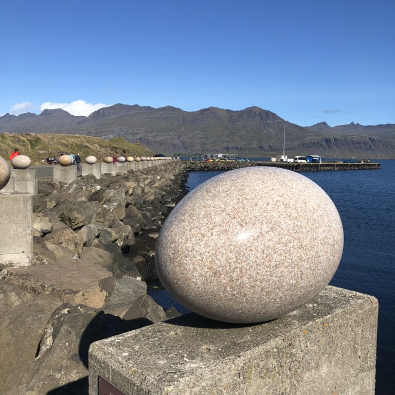 The sculpture Eggs in the bay of joy by Sigurður Guðmundsson