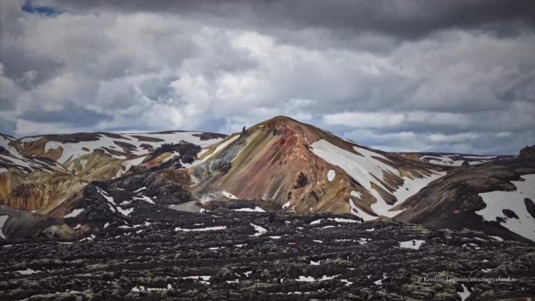 Brennisteinsalda is one of the most distinctive mountains in Landmannalaugar, rising directly above the geothermal basin and trail network of the Fjallabak Nature Reserve. Known for its strong colour contrasts and active geothermal alteration, the mountain offers a clear, close-range view of rhyolitic volcanism and surface processes that continue to shape the landscape today.