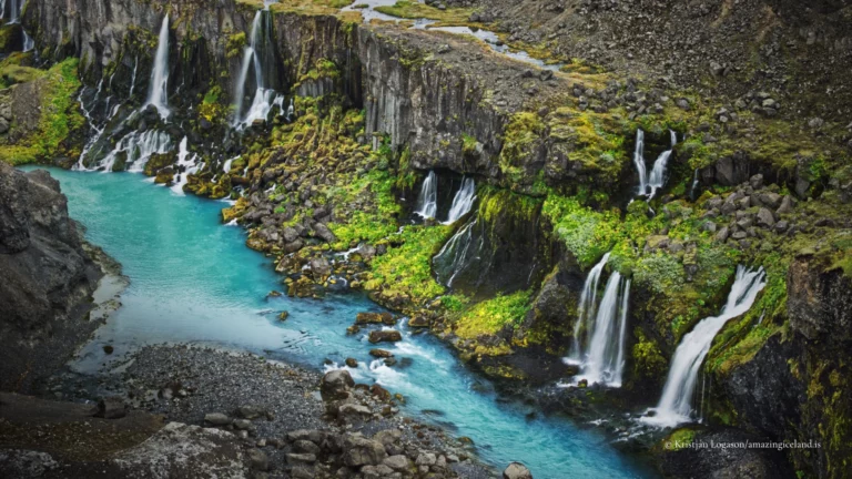 Sigöldugljúfur is a short but visually dense canyon in Iceland’s central highlands, located beside the mountain road F208 (Fjallabaksleið nyrðri) north of Landmannalaugar. Known for its striking blue-green water and a sequence of small, closely spaced waterfalls, the canyon is a clear example of how glacial rivers, volcanic bedrock, and sediment load interact to produce unusually vivid colour and form in a relatively confined space.