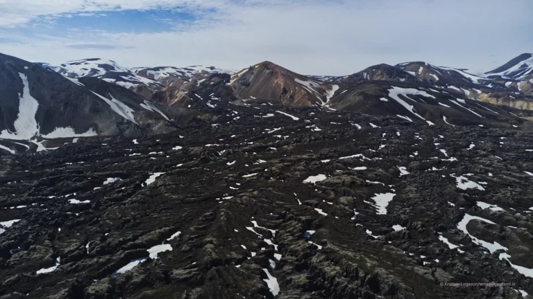Brennisteinsalda is one of the most distinctive mountains in Landmannalaugar, rising directly above the geothermal basin and trail network of the Fjallabak Nature Reserve. Known for its strong colour contrasts and active geothermal alteration, the mountain offers a clear, close-range view of rhyolitic volcanism and surface processes that continue to shape the landscape today.
