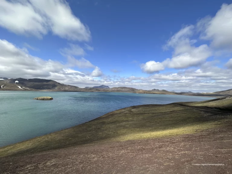 Frostastaðavatn is a shallow highland lake within the Fjallabak Nature Reserve, located directly beside F208 just south of Landmannalaugar. Surrounded by rhyolite mountains, lava fields, and geothermal terrain, the lake is less about dramatic scale and more about balance—water acting as a reflective pause within one of Iceland’s most geologically complex regions.