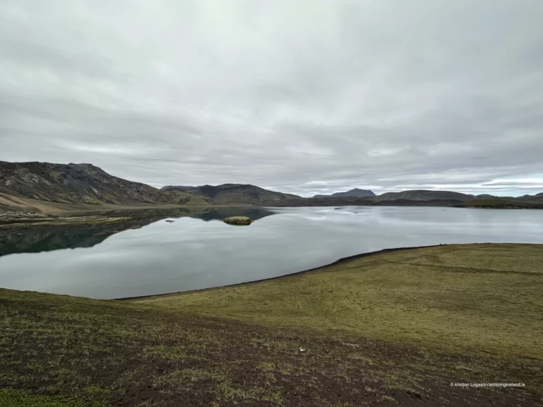 Frostastaðavatn is a shallow highland lake within the Fjallabak Nature Reserve, located directly beside F208 just south of Landmannalaugar. Surrounded by rhyolite mountains, lava fields, and geothermal terrain, the lake is less about dramatic scale and more about balance—water acting as a reflective pause within one of Iceland’s most geologically complex regions.
