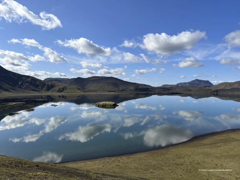 Frostastaðavatn is a shallow highland lake within the Fjallabak Nature Reserve, located directly beside F208 just south of Landmannalaugar. Surrounded by rhyolite mountains, lava fields, and geothermal terrain, the lake is less about dramatic scale and more about balance—water acting as a reflective pause within one of Iceland’s most geologically complex regions.